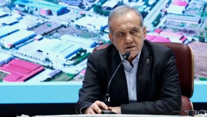 Iranpress: Pezeshkian: Revolution Anniversary Rally Sent a “Strong Slap” to Adversaries
