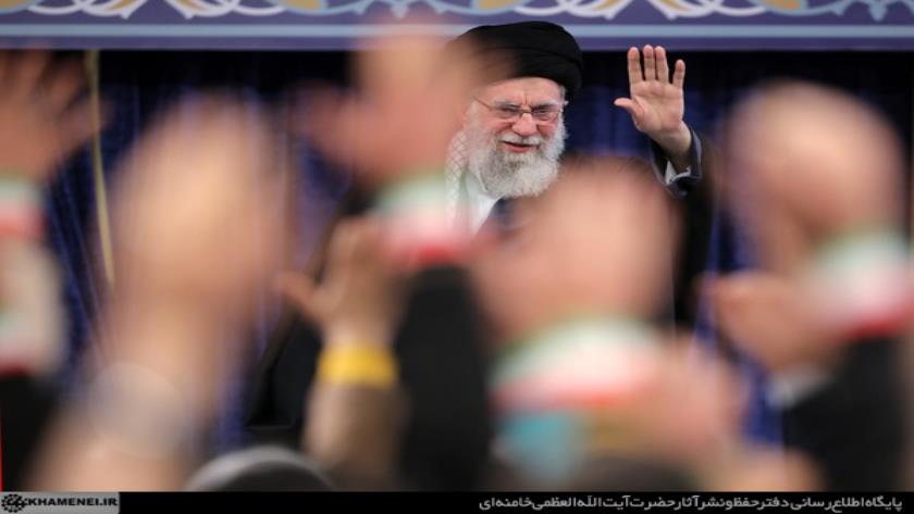 Iranpress: Leader: U.S. Warships Are Not Immune From Iran