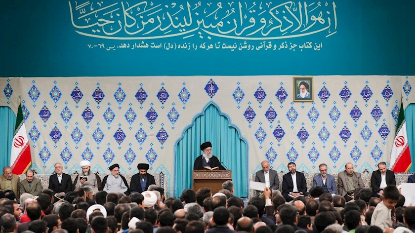 Iranpress: Leader Attends Quranic Gathering on First Day of Ramadan