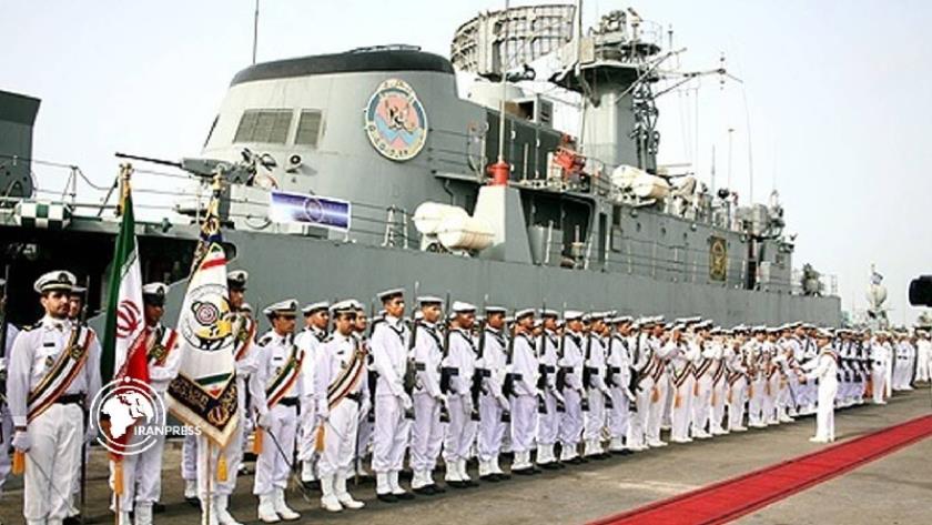 Iranpress: Iranian Navy Issues Fire Warning to U.S. Destroyers Against Entering Hormuz Strait