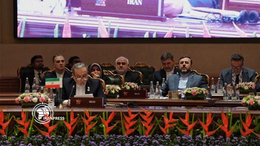 Iranpress: Iranian FM: There Is No Military Solution Regarding Iran