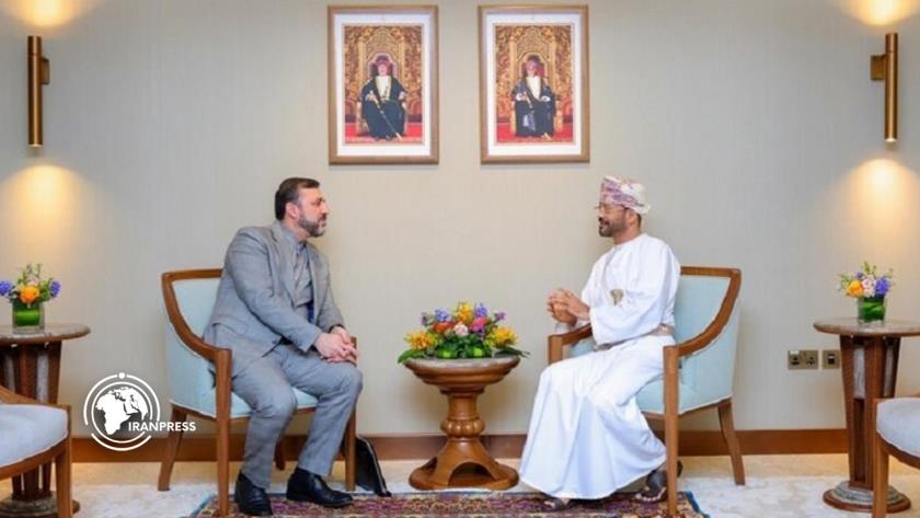 Iranpress: Iran’s Deputy FM Meets Omani FM, Discusses Regional Diplomacy, Strait of Hormuz