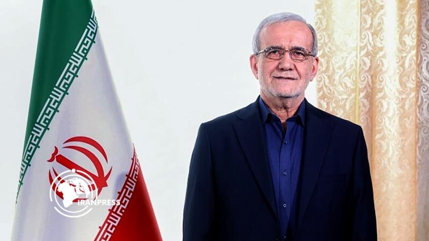 Iranpress: Eid al-Adha, Message of Resistance against Pharaohs of Time: Pezeshkian