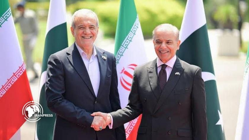 Iranpress: PM Shehbaz Invites Iranian President to Pakistan