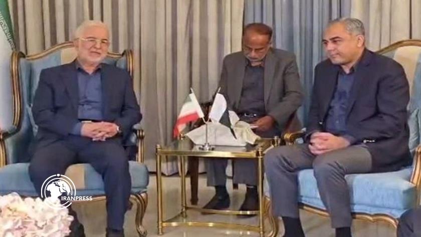 Iranpress: Pakistan Honors Visiting Iranian Interior Minister at National Monument
