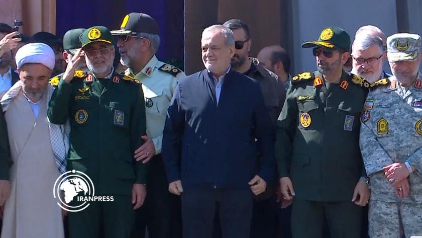 Iranpress: Pezeshkian Joins 313,000-Member “Janfada-Ye- Iran” Gathering in Tehran
