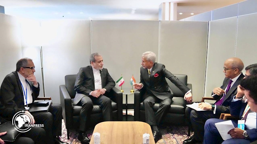 Iranpress: Iran FM Holds Series of Diplomatic Meetings on UNGA Sidelines