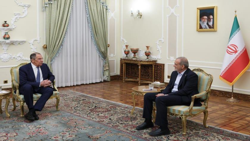 Iranpress: Iranian President Urges Faster Implementation of Iran-Russia Agreements