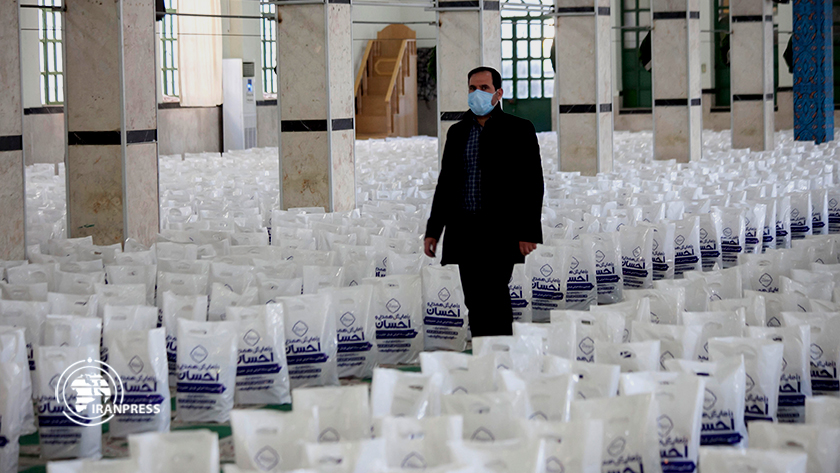 Iranpress: Distribution de 30 milles paquets de secours aux nécessiteux dans l