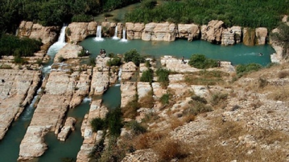 Iranpress: La cascade de sept jumeaux du village d