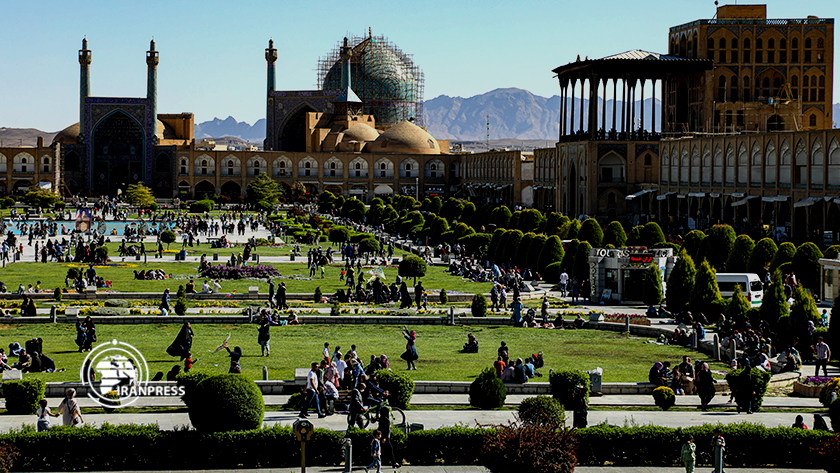 Iranpress: La place de Naghch-e Djahan; joyau du tourisme d