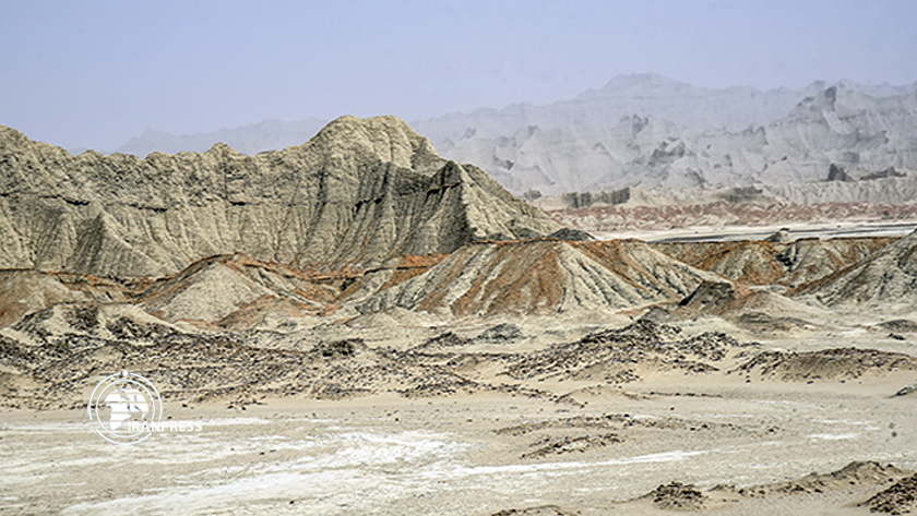 Iranpress: Montagnes martiennes de Tchabahar; phénomènes naturels étonnants