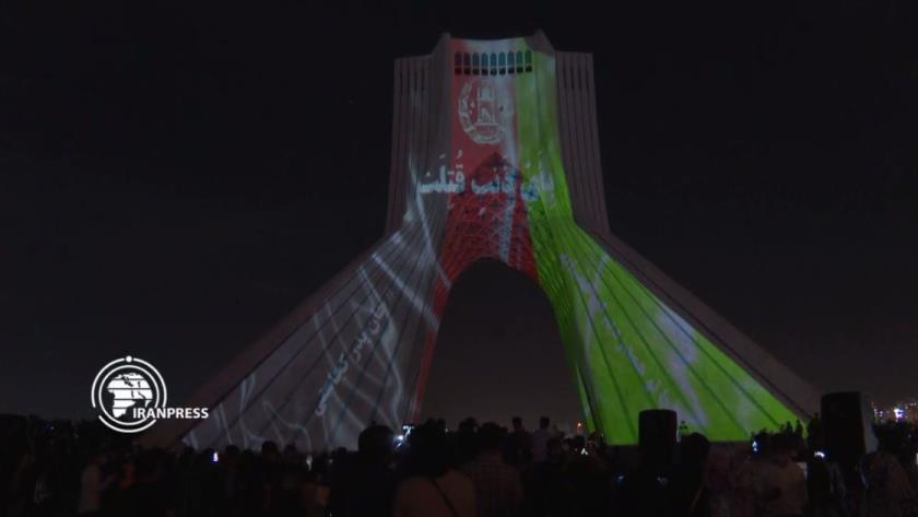 Iranpress: Éclairage du drapeau afghan sur la tour Azadi de Téhéran pour exprimer la sympathie 