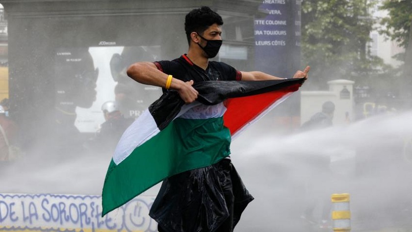 Iranpress: La police française tire des gaz lacrymogènes sur des manifestants pro-palestiniens