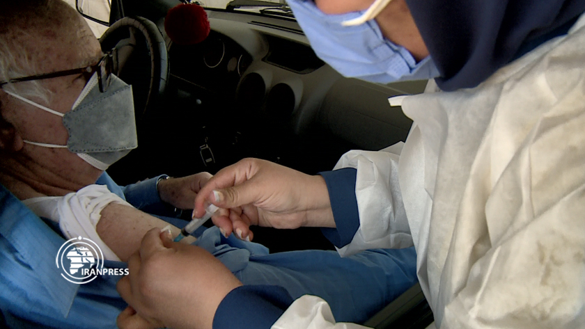 Iranpress: Début du deuxième cycle de vaccination contre la covid-19 dans la voiture à Téhéran
