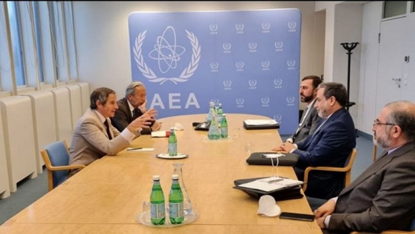 Iranpress: Le vice-ministre iranien rencontre le directeur de l