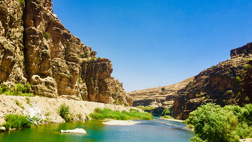Iranpress: La rivière de Seimare; belle nature parmi les rochers en Iran 