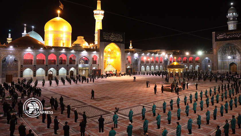 Iranpress: Rituel de récitation de sermon au sanctuaire sacré de l