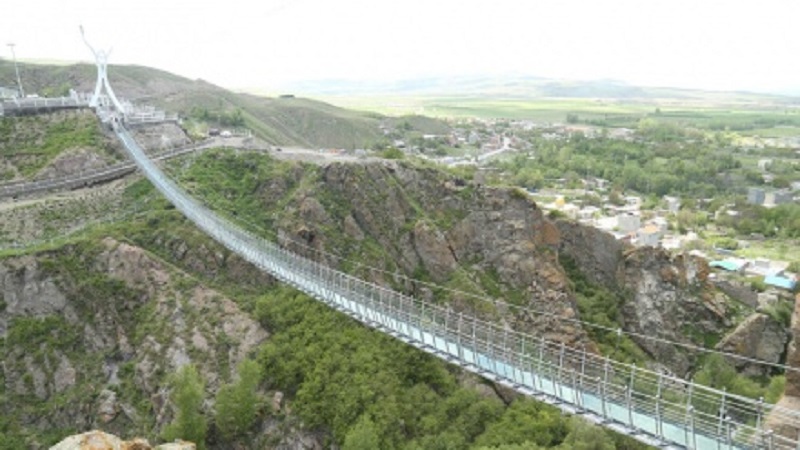 Iranpress: Pont suspendu Hir, attraction touristique d