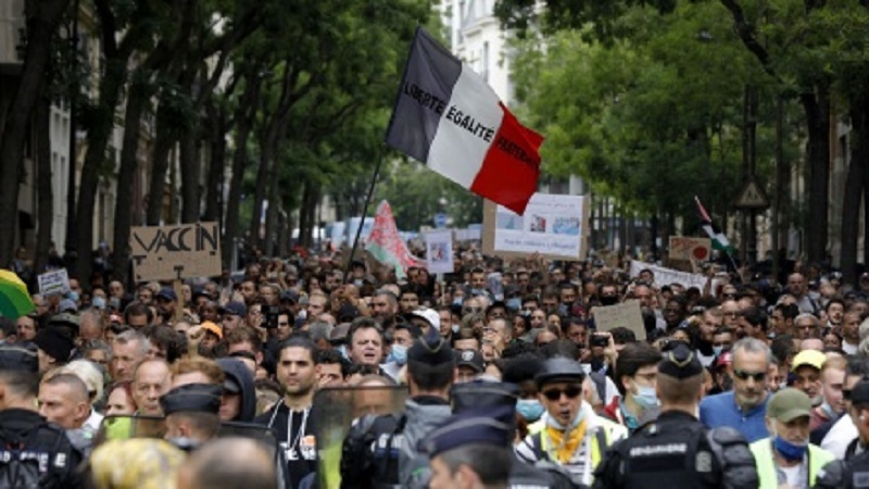 Iranpress: Manifestations du personnel médical français à Paris