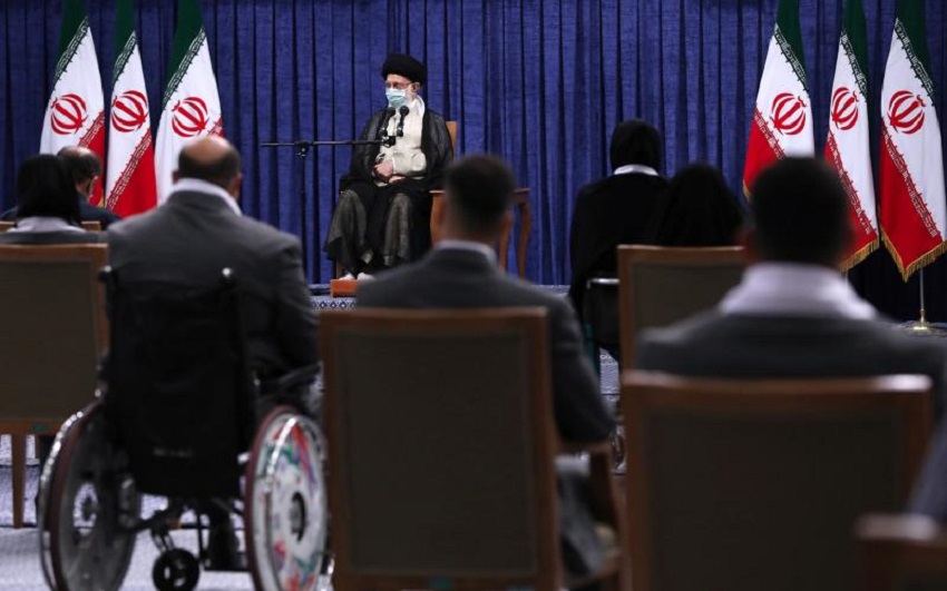 Iranpress: Les champions insufflent un message d