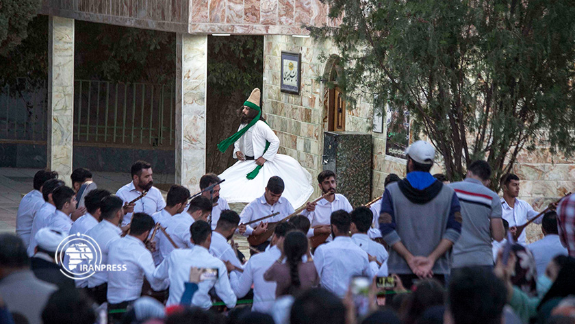 Iranpress: Festival de tambûr de trois jours organisé à Kermanshah, en Iran