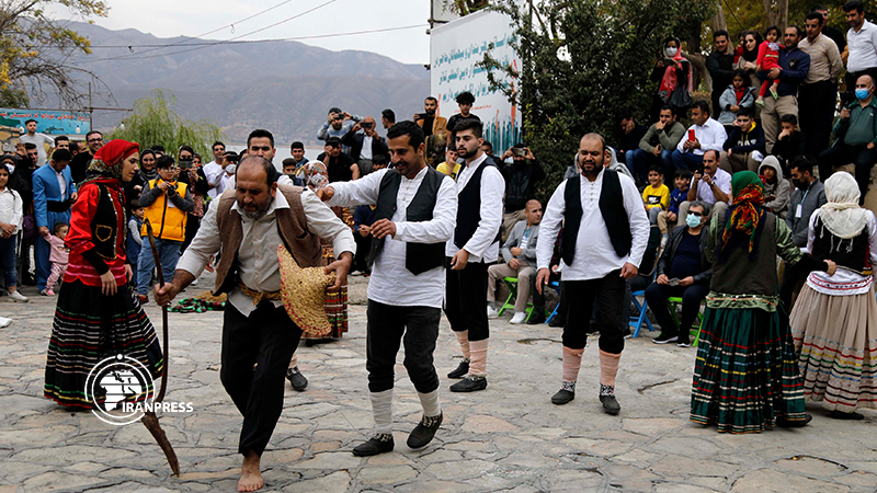 Iranpress: Festival international de théâtre de rue de Marivan; Présence importante d