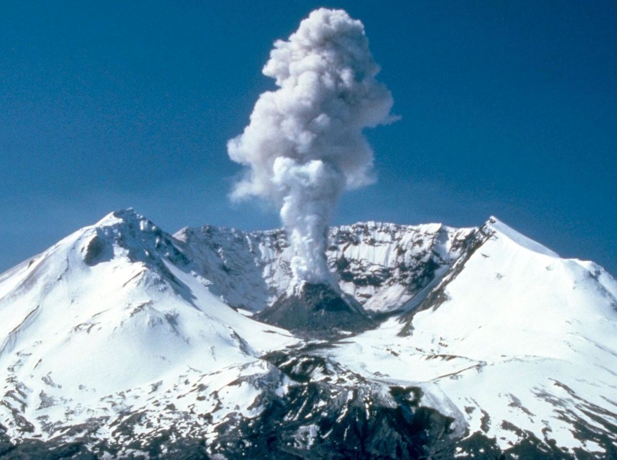 Iranpress: Le sommet volcanique de Taftan au sud-est d’Iran