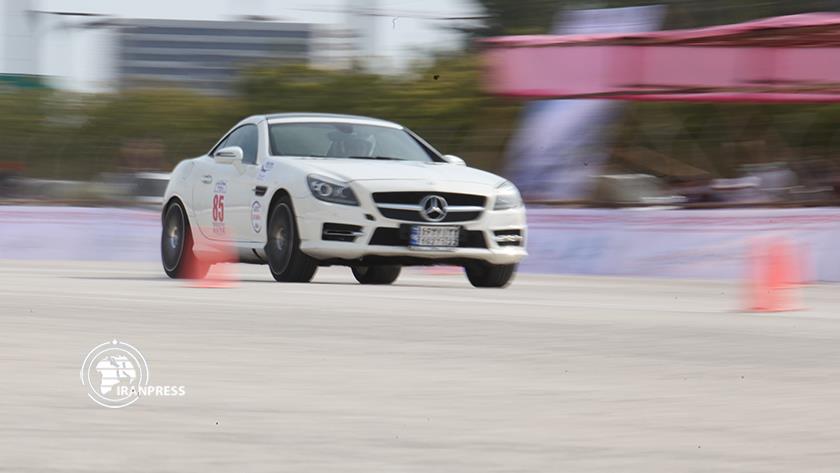 Iranpress: Course de dragsters organisée sur l
