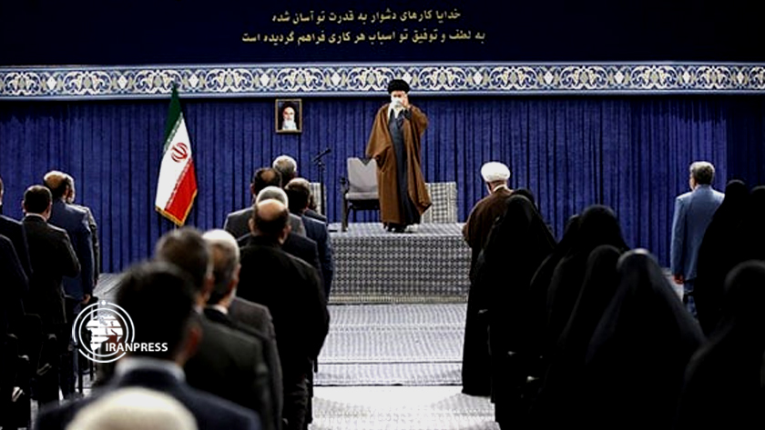 Iranpress: Rencontre des infirmières et des familles de martyrs de la santé avec le Guide suprême de la République islamique d