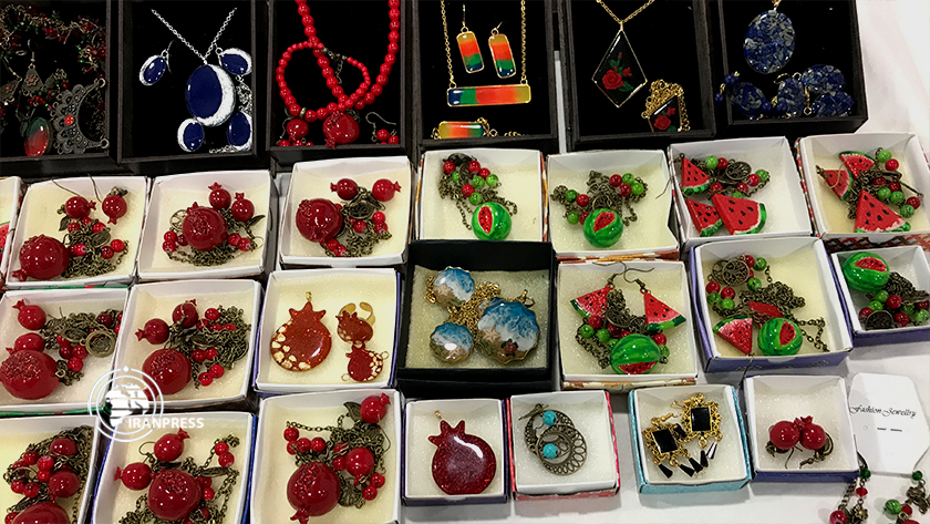 Iranpress: Exposition des traditions nationales de la fête persane intitulé Yalda à Tabriz