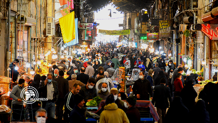 Iranpress: Les habitants de Qazvin, en Iran célèbrent la fête persane intitulé Yalda