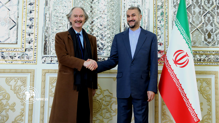 Iranpress: Rencontre du ministre iranien des affaires étrangères avec l