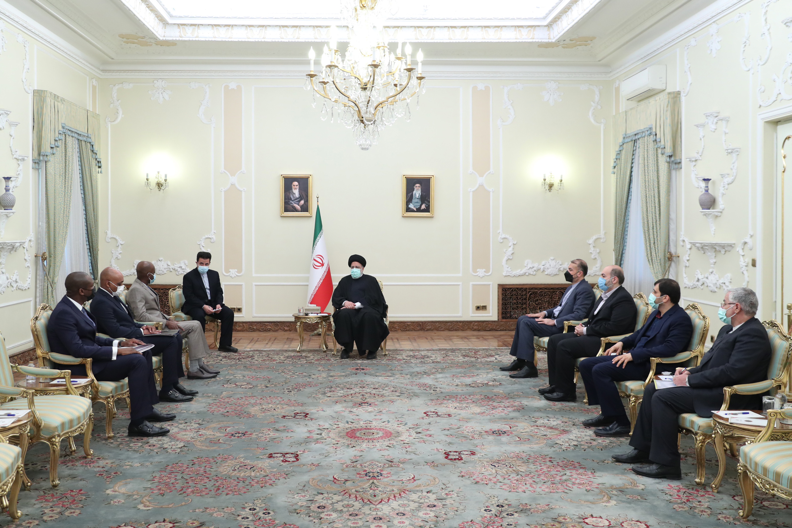 Iranpress: Raïssi: Le renforcement des relations de l