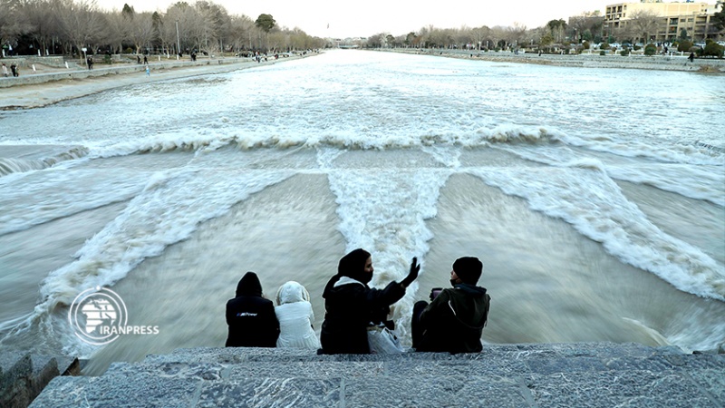 Iranpress:  La courte mais merveilleuse vie de Zayandehrood à Ispahan