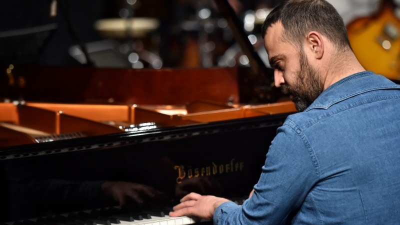 Iranpress: Musiciens italiens :Je n ai jamais vus plus émotifs et cultivés que les Iranien