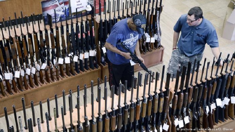 Iranpress: Aux États-Unis, le marché des armes a feu a explosé en vingt ans