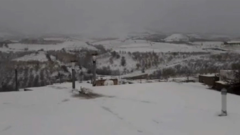 Iranpress: Combinaison de neige et de printemps dans l
