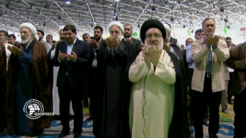 Iranpress: Offrir des prières de l