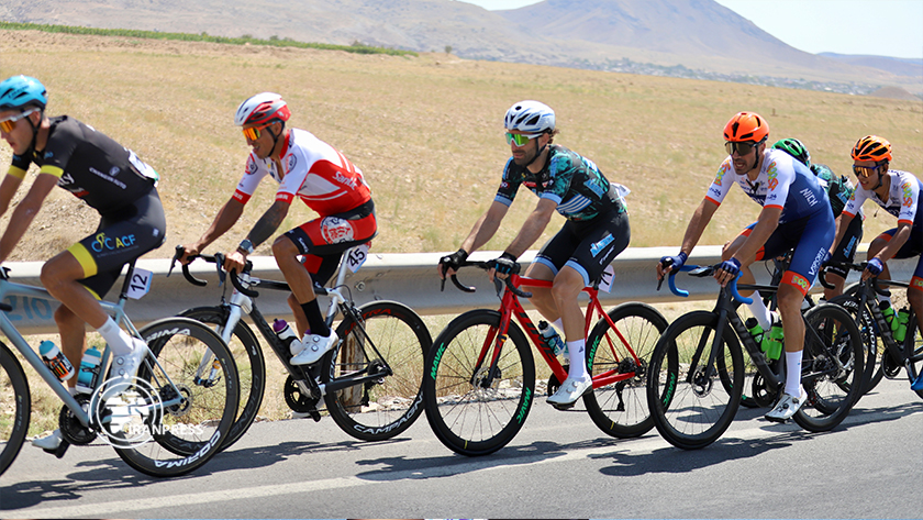 Iranpress: La plus ancienne tournée asiatique ; Bonne expérience des cyclistes étrangers en Iran
