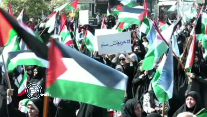 Iranpress: La Place de la Mère de Téhéran accueille des mères et des enfants soutenant Gaza