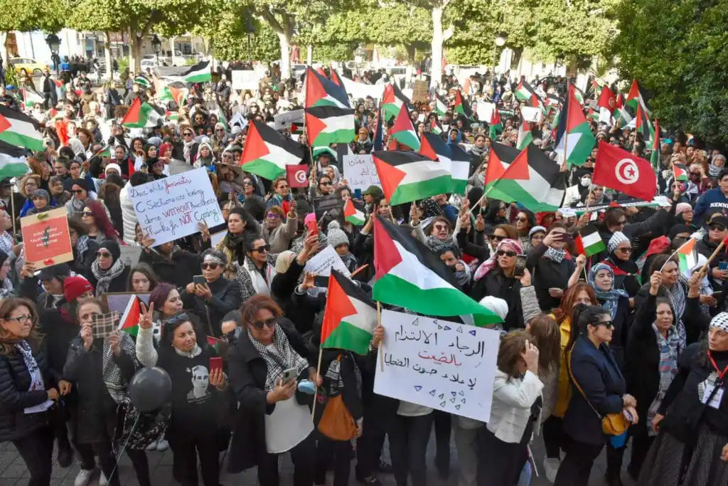Iranpress: Les manifestants tunisiens ont exigé l