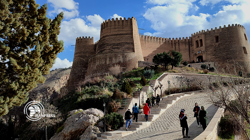 Iranpress: Photos des beautés des tribus iraniennes au château de Falak-al-Afalak