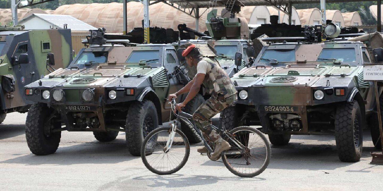 Iranpress: La France réduit ses effectifs militaires dans les pays africains
