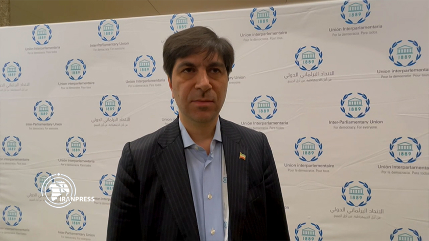 Iranpress: Protestation d