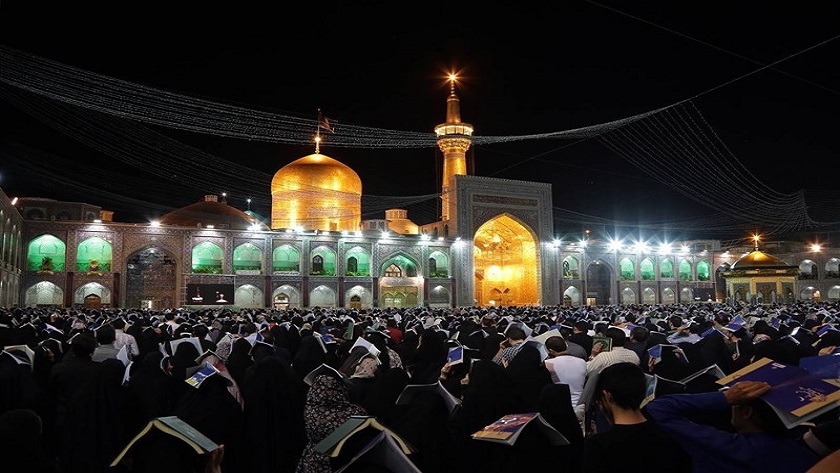 Iranpress: Les gens en deuil dans tout l