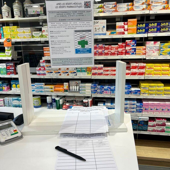 Iranpress: France : la grève des pharmacies 