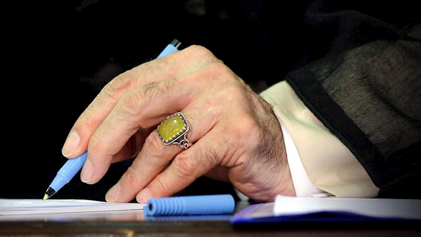 Iranpress: Le message du Guide suprême iranien suite au martyre du président