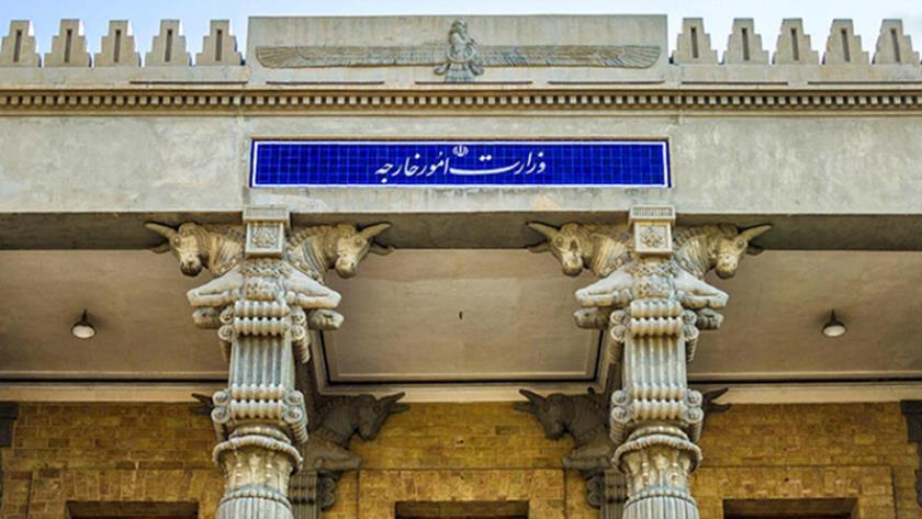 Iranpress: Le ministère des Affaires étrangères a convoqué le gardien du Canada à Téhéran