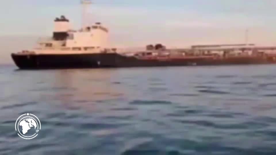 Iranpress: Iran Seizes Vessel Carrying 4 Million Liters of Smuggled Fuel